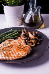 Pollo a la Plancha con Judias y Champiñones