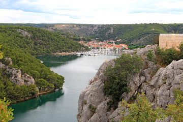 Fototapeta na wymiar views of the beautiful Krka river