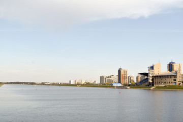 Obraz premium Pond Cityscape