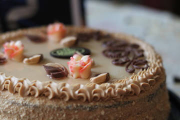 wedding cake with roses