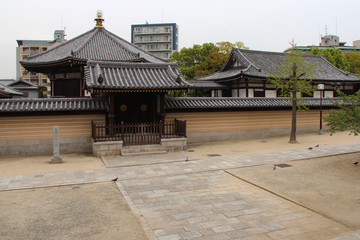 Naklejka premium shinto temple (Shitenno-ji) - Osaka - Japan