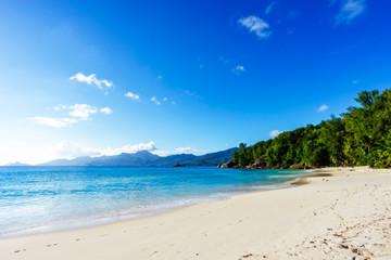 Fototapeta na wymiar paradise tropical beach with white sand and turquoise water, seychelles
