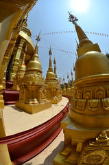 Tempel Wat Pasawadboon, Saraburi, Thailand - obrazy, fototapety, plakaty
