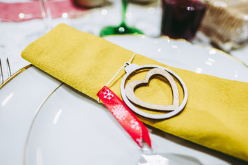 Rond de serviette en forme de coeur