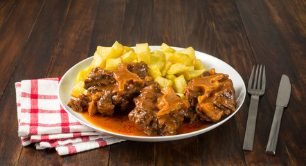 Rabo de toro estofado