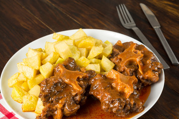 Rabo de toro estofado