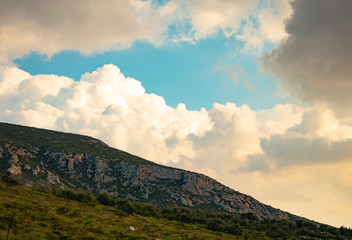 Obraz na płótnie Canvas mountain with blue sky and clouds