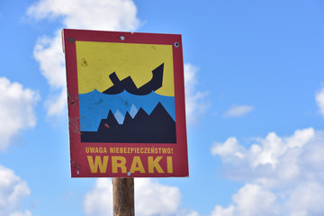 Znak - Uwaga Wraki - morze bałtyckie