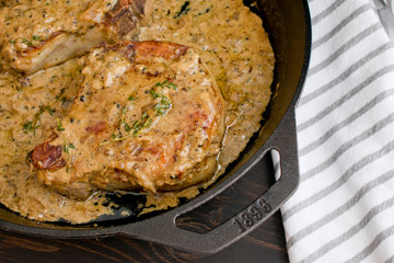 Pork Chops with Peppercorn Sauce