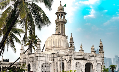 Fototapeta na wymiar Famous Sufi Shrine of Pir Haji Ali Shah Bukhari known as Haji Ali Dargah. Made up of Marble in typical Indo-Islamic architecture, this shrine, a tourist spot is situated off the Worli Coast in Mumbai