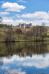 Obraz premium Reflection of House on a Hill