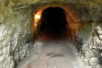 entrance of a cave where it is not possible to see inside because of dark