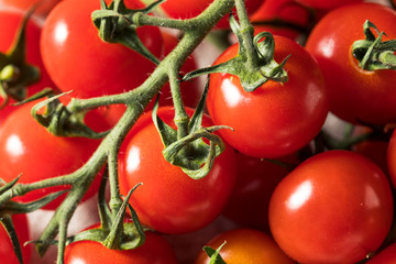 Raw Red Organic Cherry Tomatoes