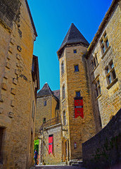 Fototapeta na wymiar Architecture and street scenes from the beautiful medivale town of Sarlat-la-Caneda in the Dordogne region of France