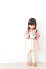 時計を持つ子供