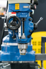 Manual milling machine with auto drilling feed and auto table move by servo motor