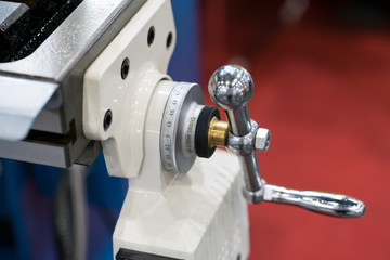 Manual milling machine with auto drilling feed and auto table move by servo motor