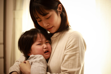 泣く男の子