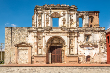 Obraz premium View at the ruins of Society of Jesus church in Antigua Guatemala