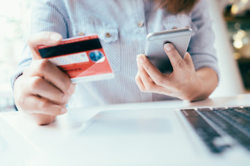 Customer shopping online pay by credit card.