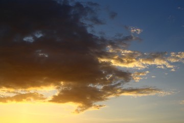 Naklejka premium amazing bright sunset or sunrise clouds in the sky for using in design as background.