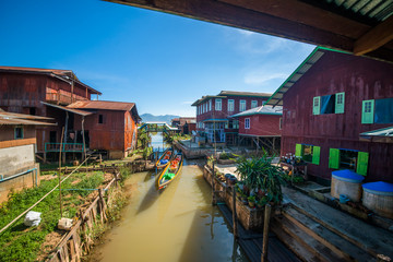 Obraz premium Strolling by boat in Inle Lake, Myanmar.