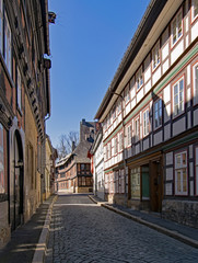 Fototapeta na wymiar In den Straßen der Altstadt von Goslar im Harz in Niedersachsen, Deutschland 
