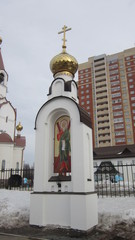 у новой церкви