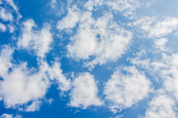 Obraz premium Cumulus clouds in the blue sky in sunny weather_