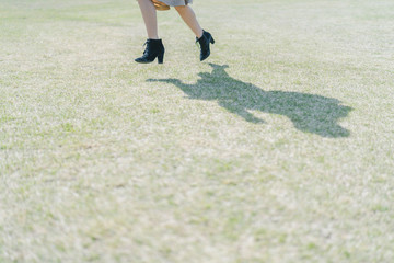 Fototapeta premium 公園の女性