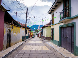 Fototapeta na wymiar Typical colonial street with colorful houses in San Cristoal de las Casas, Chiapas, Mexico