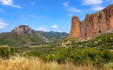 Plakat Paraje montañoso denominado los Mallos, junto a la población de Riglos. Huesca. Aragón. España
