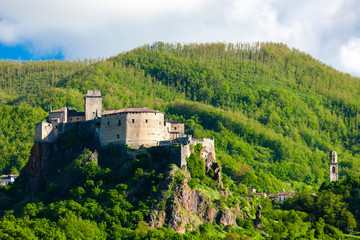 Fototapeta na wymiar Bardi castle, Italy
