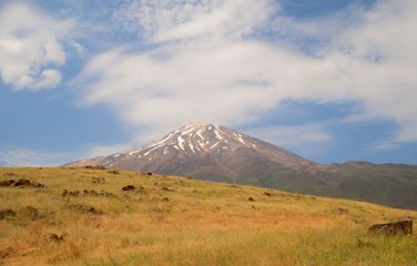Fototapeta premium A great long shot of Dmavand mountain stands middle in the blue