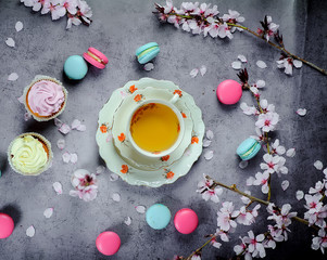 Obraz na płótnie Canvas Cherry blossom(sakura) japanese Herb tea.The magic of tea, decorated with sakura flowers and sweets, spring mood, summer