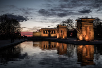 Obraz premium Madrid atardecer en el Templo de Debod
