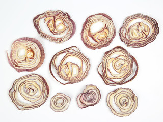 Obraz na płótnie Canvas Dried salad onion slices on white background