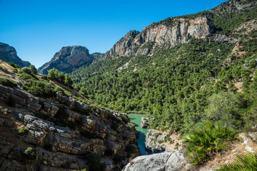 Vista del valle del Hoyo desde el mirador de las  piedras, río Gudalhorce.