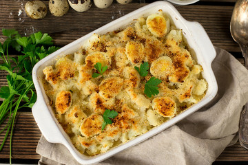 Cauliflower gratin with quail eggs baked with breadcrumbs