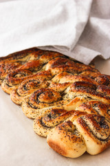 Poppy seed cake from yeast dough.