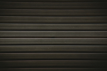 Obraz premium Metalowa kratka z gumową powłoką w kolorze brązowym.