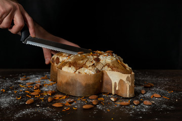 taglio fetta di colomba di pasqua