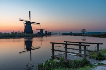 Fototapeta na wymiar Twight light sunrise on the Unesco heritage windmill silhouette at the middle of the canal, Alblasserdam, Netherlands