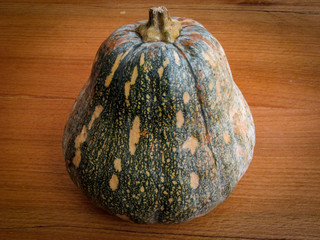  A squash on a cutting board