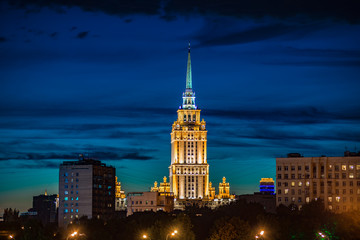 Fototapeta na wymiar Hotel Ukraine in Moscow at night in the lights