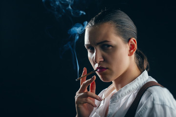 Obraz premium woman smoking cigarette