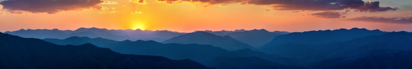 Fototapeta na wymiar Sunset over mountains in South Mexico