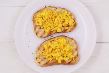 scrambled eggs on a toast