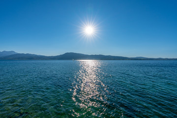 Attersee mit Windsurfer