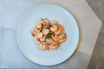 Spicy fried shrimp with basil leaves